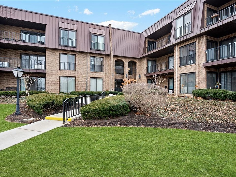 1st image of 2 The Court Of Harborside APT 104