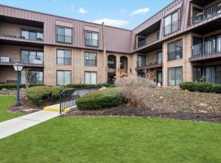 2 The Court Of Harborside APT 104, Northbrook, IL 60062