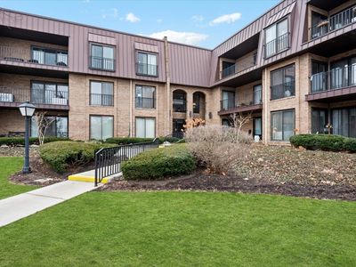 2 The Court Of Harborside APT 104, Northbrook, IL, 60062