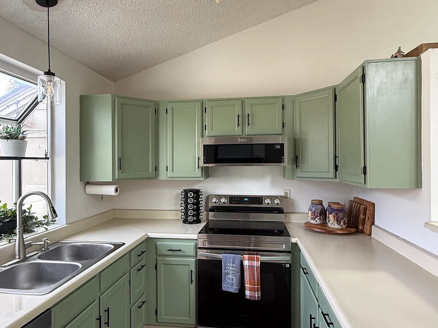 2 bed, 743 sqft, $2,200 — Photo 4