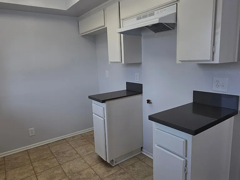 2649 Marengo St #3 — Photo 5