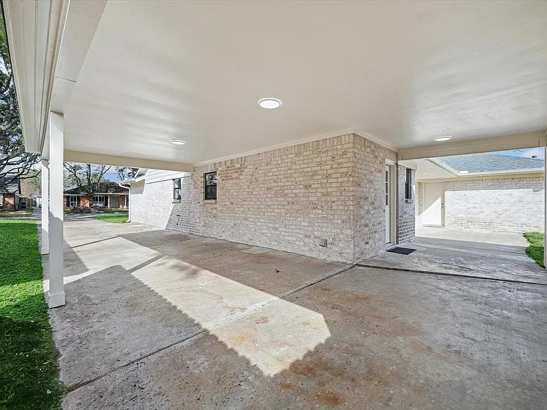 7715 Twin Hills Dr — Photo 32
