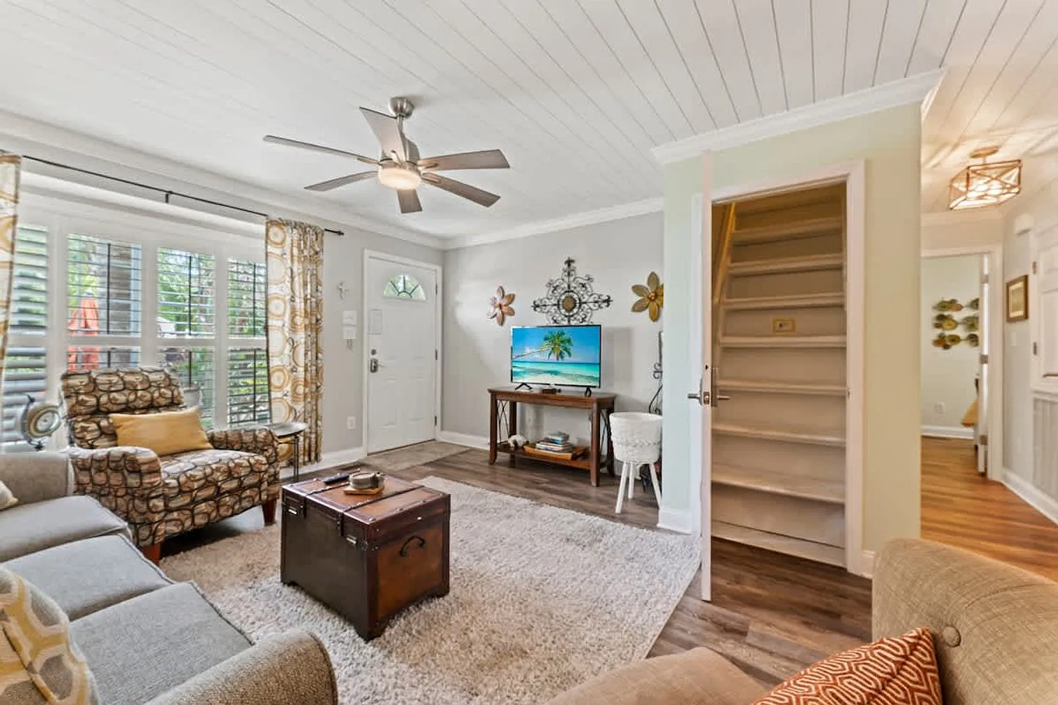 2 bed, 1.0 bath, 495 sqft, $4,112 — Photo 3