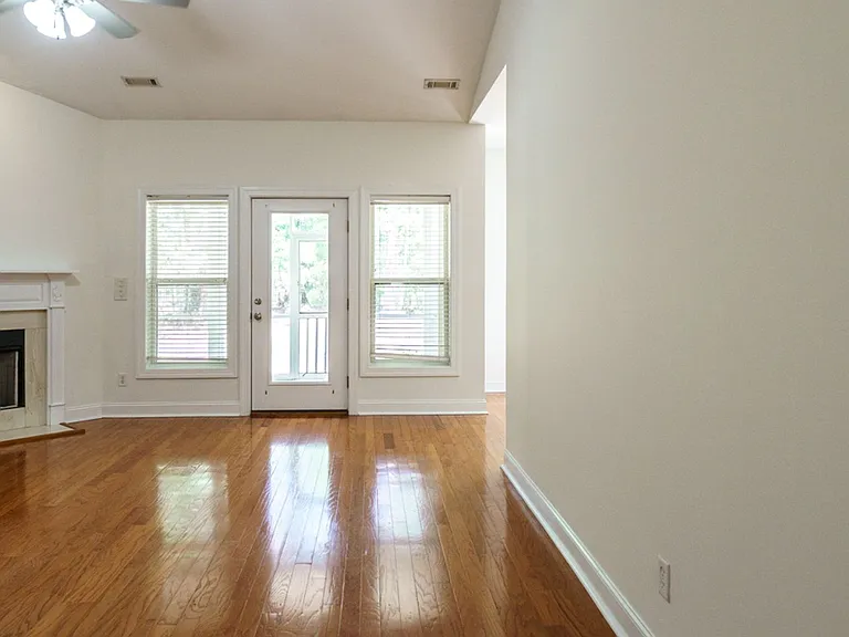 49 Thomas Sumter St — Photo 5