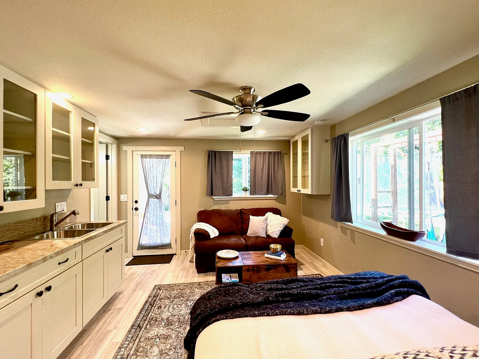 Studio, 200 sqft, $1,250 — Photo 4