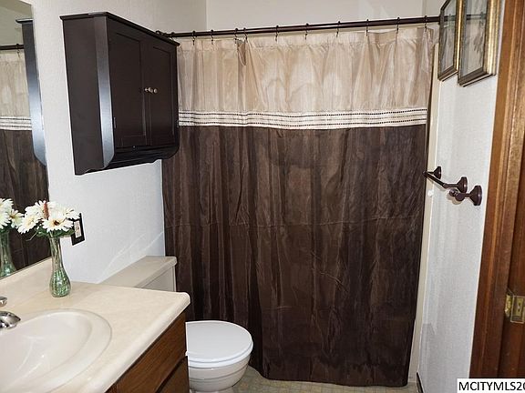 2nd image of 12 Williamsburg Cir