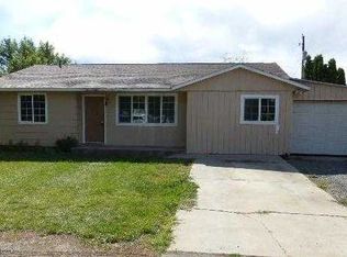 718 3rd St, Mabton, WA 98935