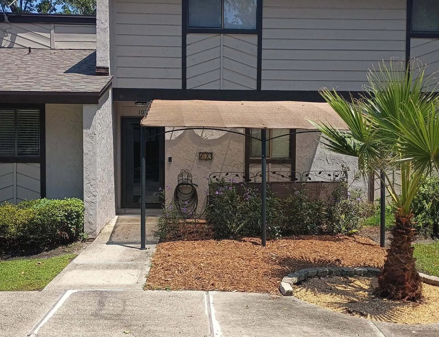 2 bed, 2.5 bath, 1035 sqft, $1,300 — Photo 1