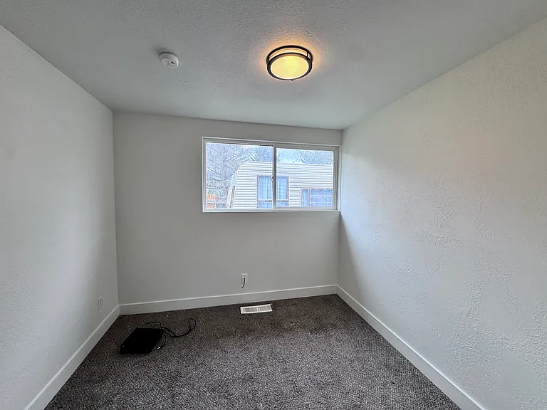 3560 S 4800 W — Photo 6