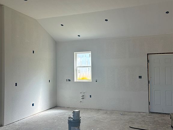 5th image of 2158 Kirkwood St
