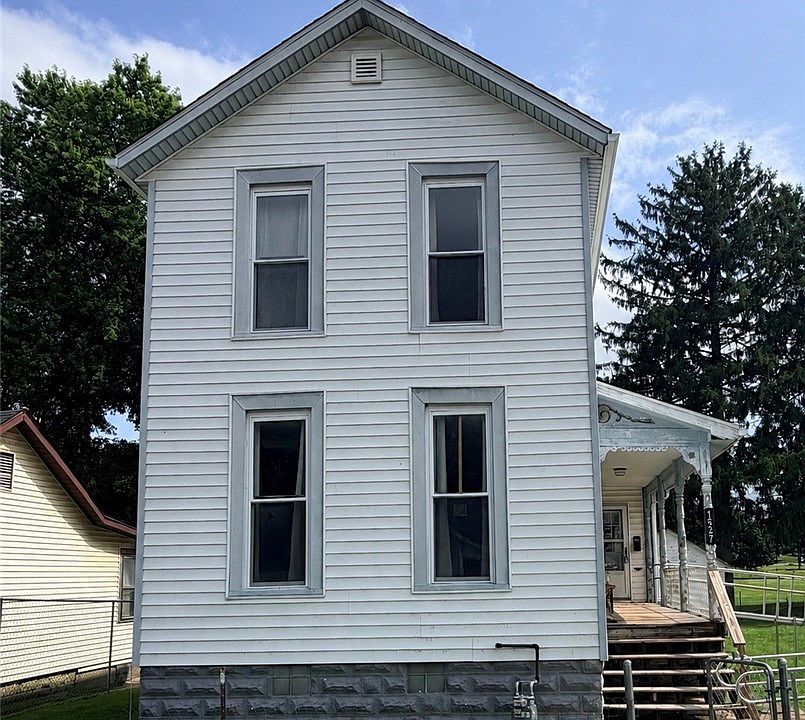 1st image of 1527 Walnut St