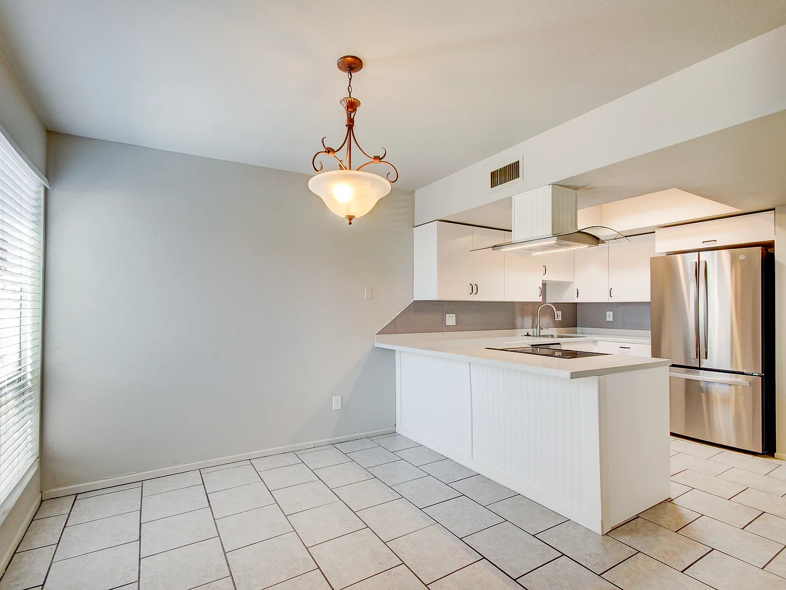 2133 E Sanos Dr — Photo 2
