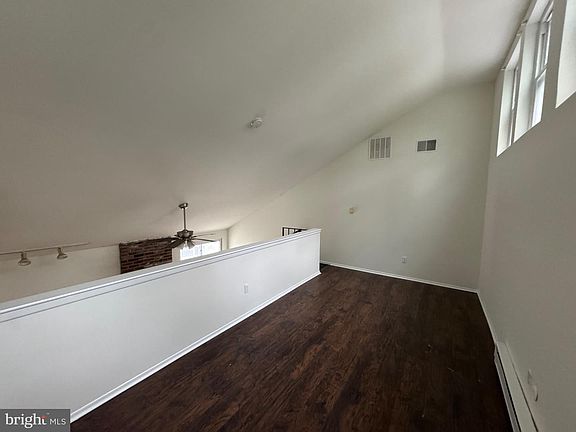 4th image of 502 Bromley Est