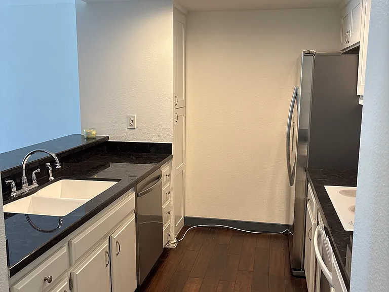 600 W 9th St #612 — Photo 12