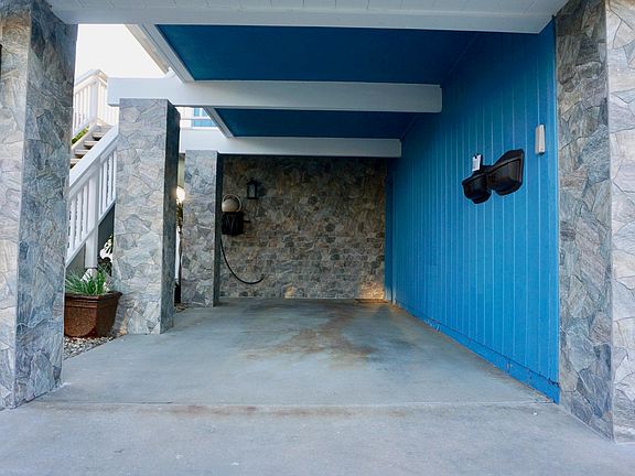 3rd image of 3083 Bayshore Ave