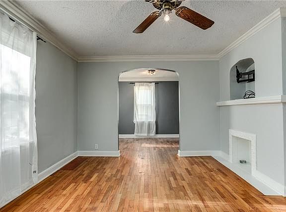 5th image of 8300 Ward Parkway Plz