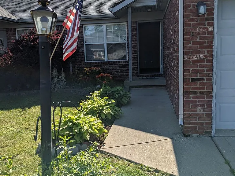 2125 Galaxy Dr — Photo 2