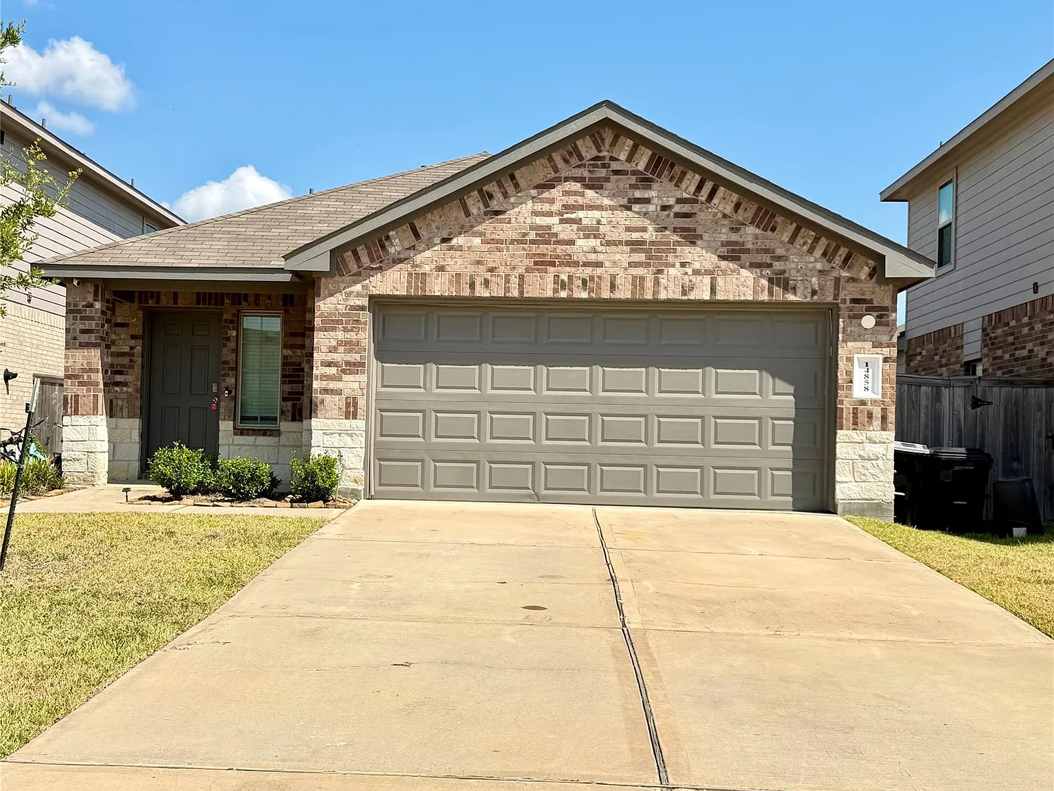 3 bed, 2.0 bath, 1451 sqft, $1,600 — Photo 1