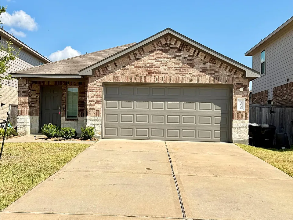 14858 Cypress Hollow Dr