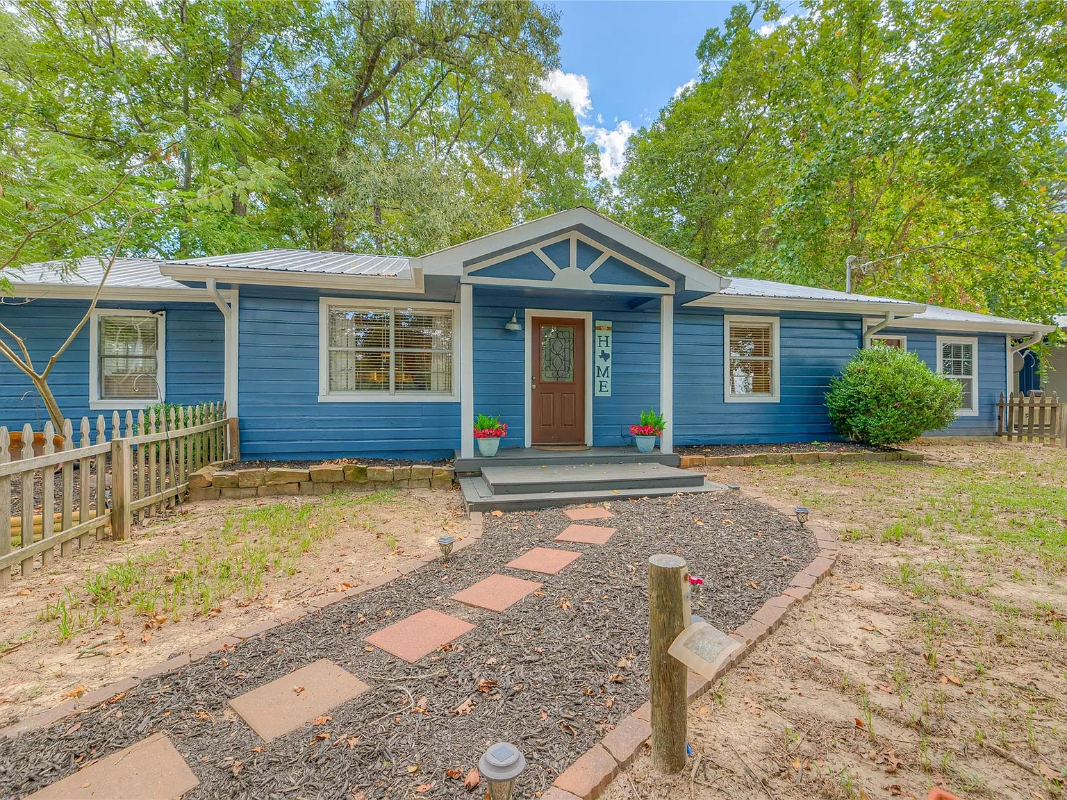 4 bed, 2.5 bath, 1681 sqft, $2,895 — Photo 2