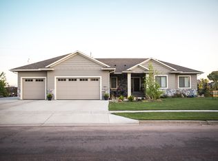 1409 W Waterstone Dr, Sioux Falls, SD 57108