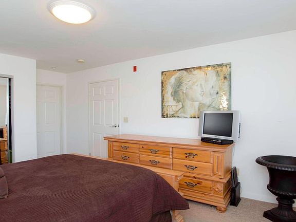 4th image of 4890 Diane Ave #115