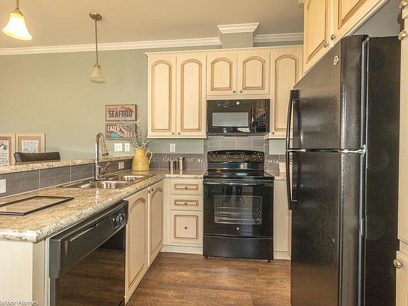 4th image of 5323 Village Ln