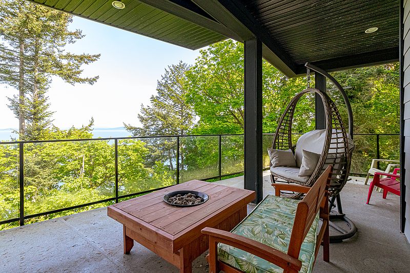 Saanich House for rent - 3 Bedrooms — photo 48