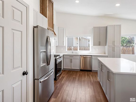 2nd image of 223 Woodlake Cir