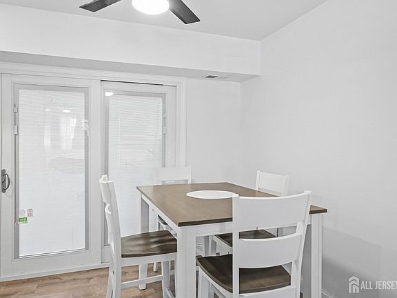 5th image of 67 Galewood Dr APT B