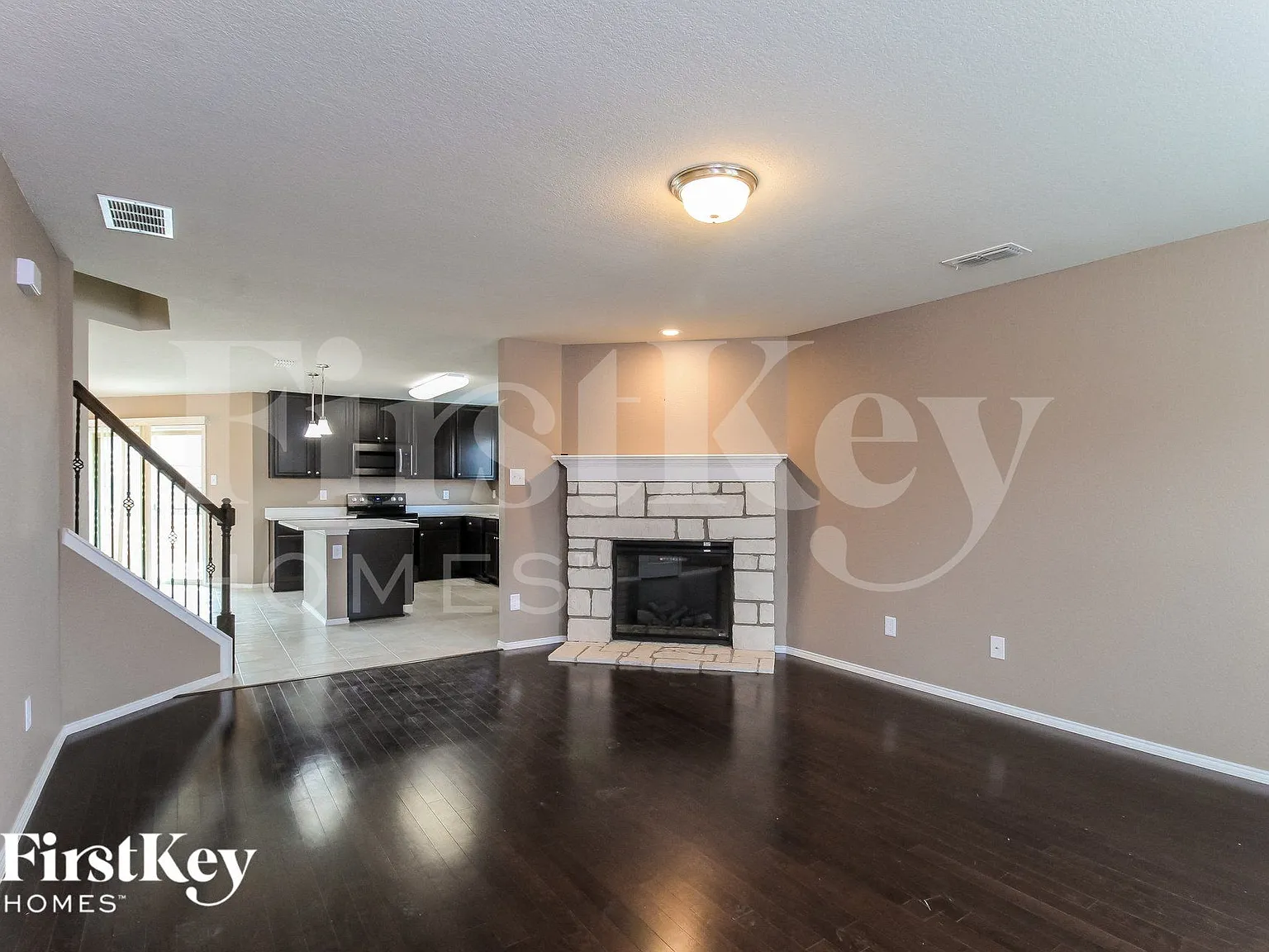 4 bed, 4.0 bath, 2702 sqft, $2,575 — Photo 3