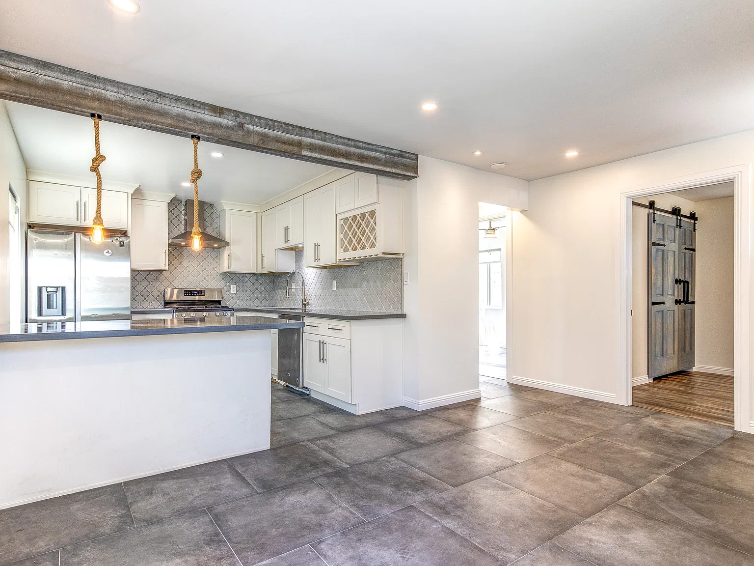 2 bed, 850 sqft, $2,500 — Photo 3