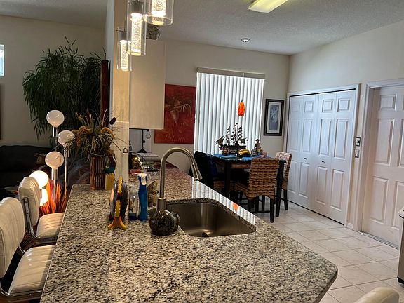 5th image of 877 NW Sarria Court