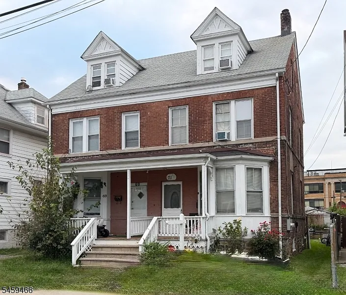 71 Richards Ave