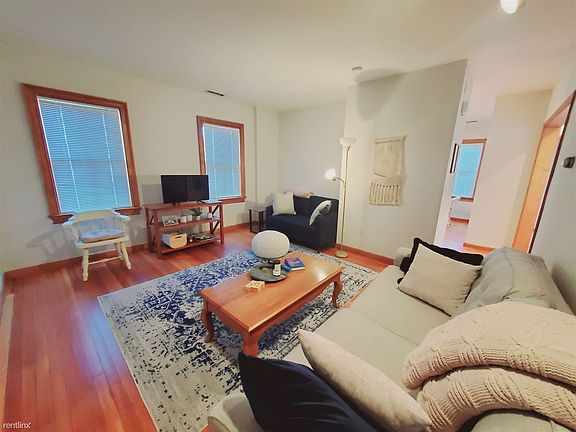 3rd image of 28 Hoyt St APT 1