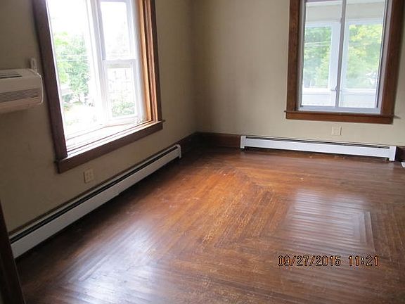 4th image of 104 Dale St