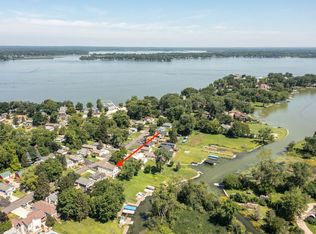 36785 N Lake St, Ingleside, IL 60041