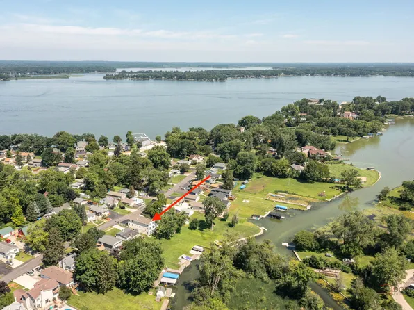 36785 N Lake St, Ingleside, IL 60041