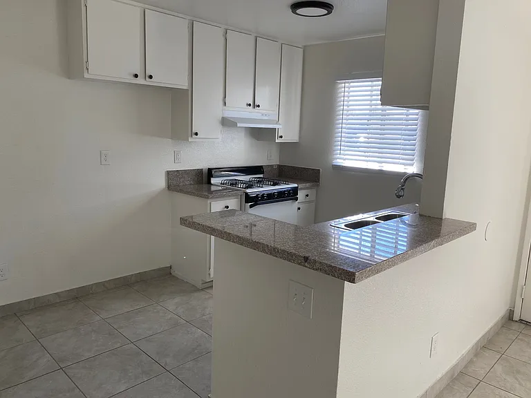 10875 White St #1 — Photo 4