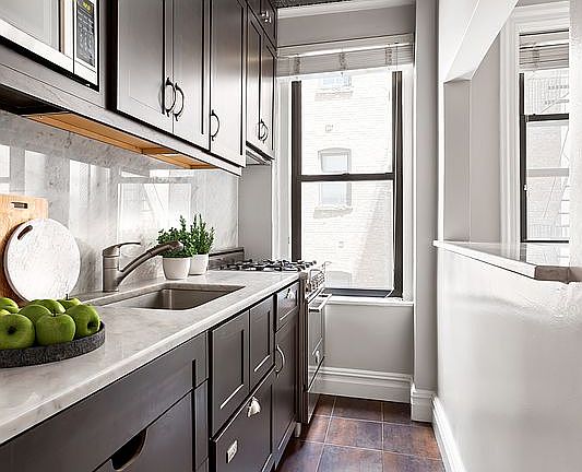 3rd image of 270 W 11th St APT 2E
