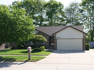 46320 Meadowview Dr, Shelby Township, MI 48317