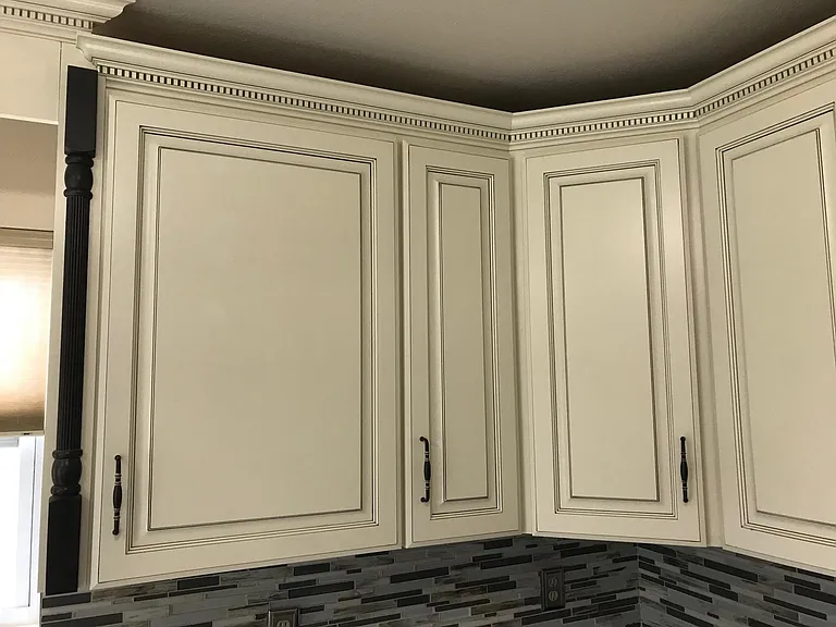 Crown molding and stone backsplash