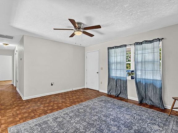 3rd image of 620 NE 2nd Ave