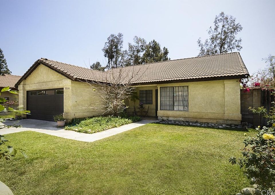 1st image of 3214 Royal Oaks Dr