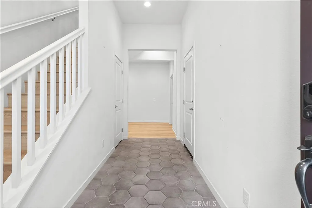 3 bed, 4.0 bath, 1761 sqft, $4,400 — Photo 3
