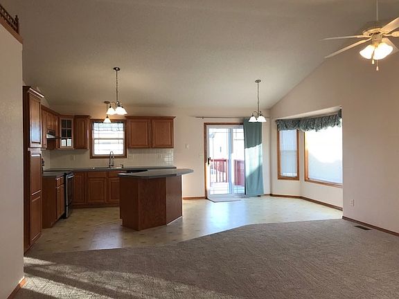 3rd image of 610 E Hedgewood Ct