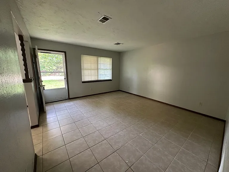 537 Franklin St — Photo 16