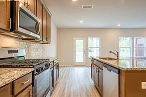 4th image of 4192 Waratah Way SW