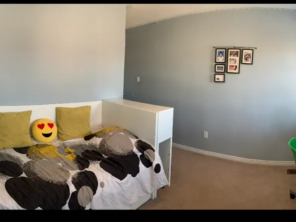 (undisclosed Address), Whitby, ON L1R 2Y2