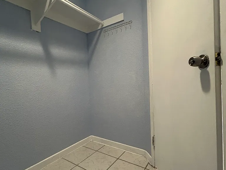 1460 Portrait St — Photo 11